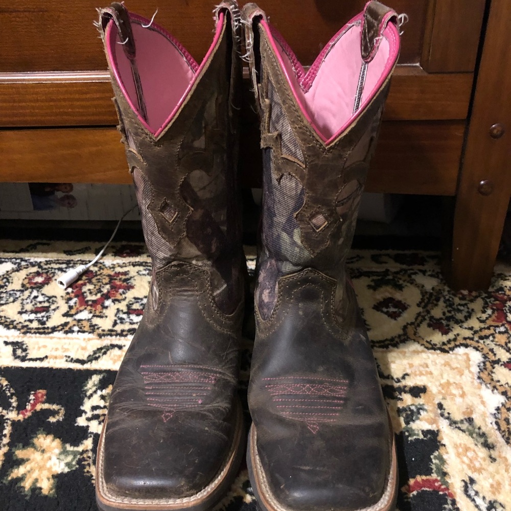 Women’s ariat boots